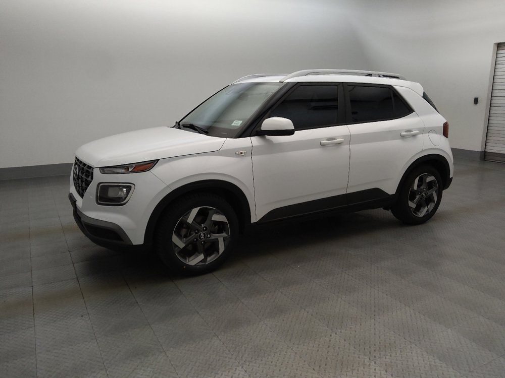Used 2022 Hyundai Venue SEL FWD image 2