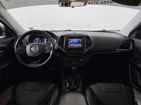 Used 2020 Jeep Cherokee Latitude Plus image 23