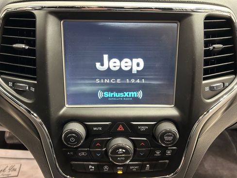 Used 2018 Jeep Grand Cherokee Altitude image 15