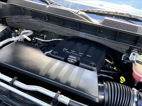 Used 2022 Chevrolet Silverado 1500 LT AWD/4WD image 54