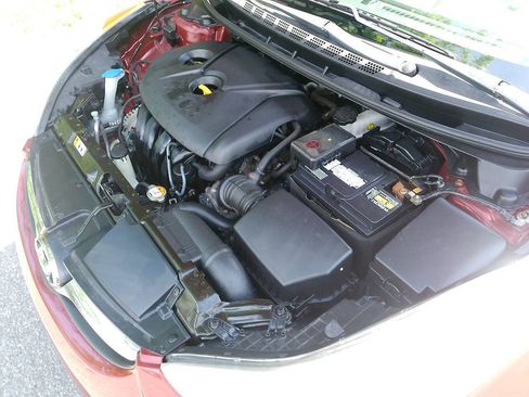 Used 2013 Hyundai Elantra GLS w/ Preferred Pkg FWD image 38