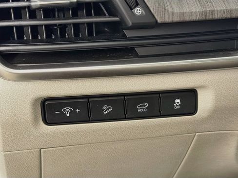 Used 2024 Kia Telluride EX w/ EX Captain's Chair Package FWD image 12