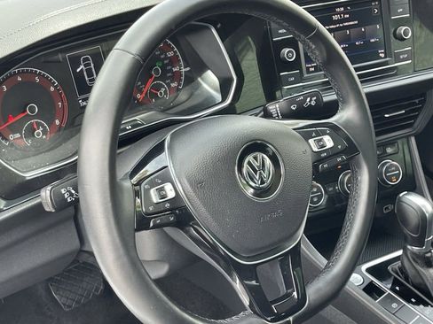 Used 2019 Volkswagen Jetta SE w/ Cold Weather Package FWD image 22