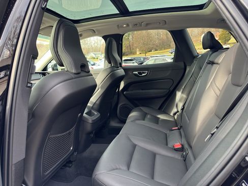 Certified 2022 Volvo XC60 B5 Momentum w/ Climate Package image 30