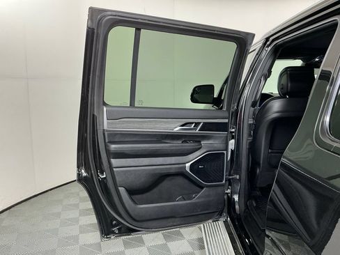 Used 2023 Jeep Wagoneer Series III w/ Premium Group I AWD/4WD image 24