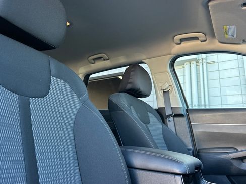 Used 2023 Kia Sorento LX image 18