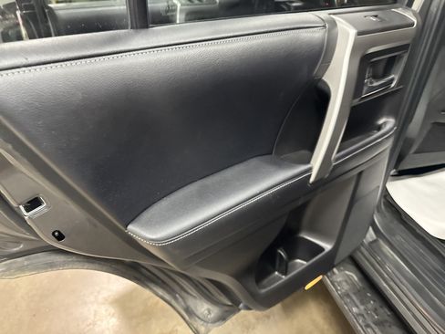 Used 2019 Toyota 4Runner SR5 Premium w/ Four Season Floor Mat Package AWD/4WD image 30