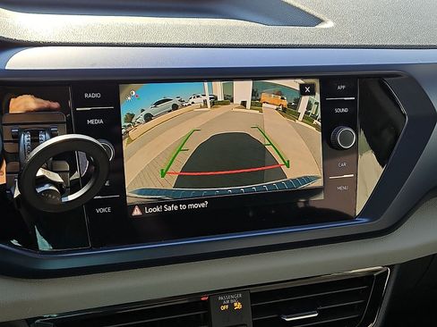 Used 2023 Volkswagen Taos SE w/ Panoramic Sunroof Package FWD image 18