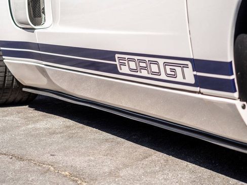 Used 2005 Ford GT RWD image 58