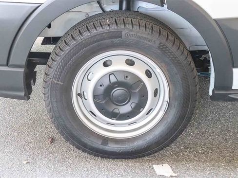 New 2025 Ford Transit 250 148 Medium Roof image 10