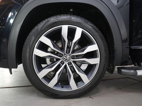 Used 2023 Volkswagen Atlas Cross Sport SEL Premium R-Line AWD/4WD image 31