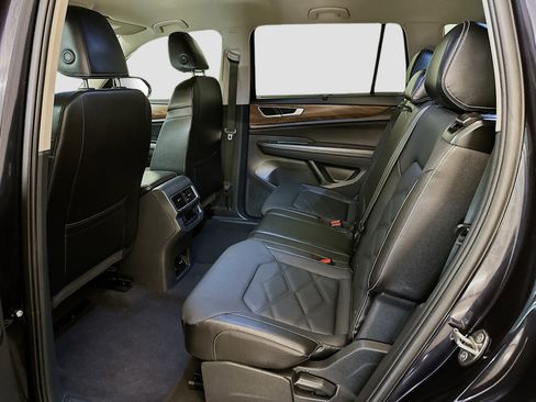 Used 2025 Volkswagen Atlas SE image 29