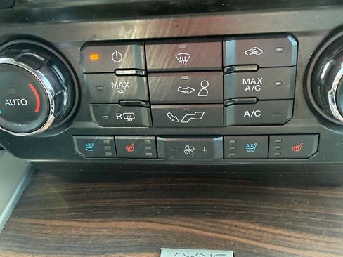 Used 2017 Ford F150 Lariat image 37