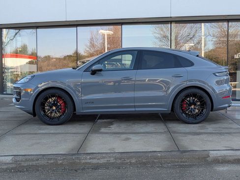 New 2026 Porsche Cayenne GTS image 2