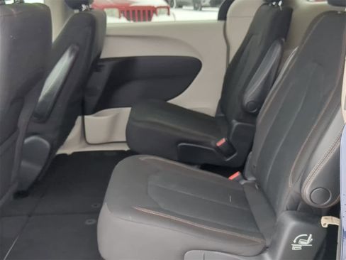 Used 2017 Chrysler Pacifica Touring image 26