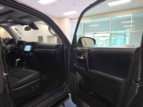 Used 2024 Toyota 4Runner TRD Off-Road Premium w/ Moonroof Package AWD/4WD image 29