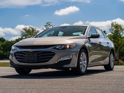 Used 2024 Chevrolet Malibu LT FWD image 3