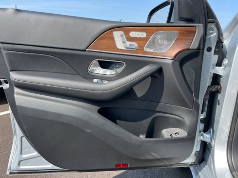 Used 2025 Mercedes-Benz GLS 450 4MATIC w/ AMG Line Exterior image 11