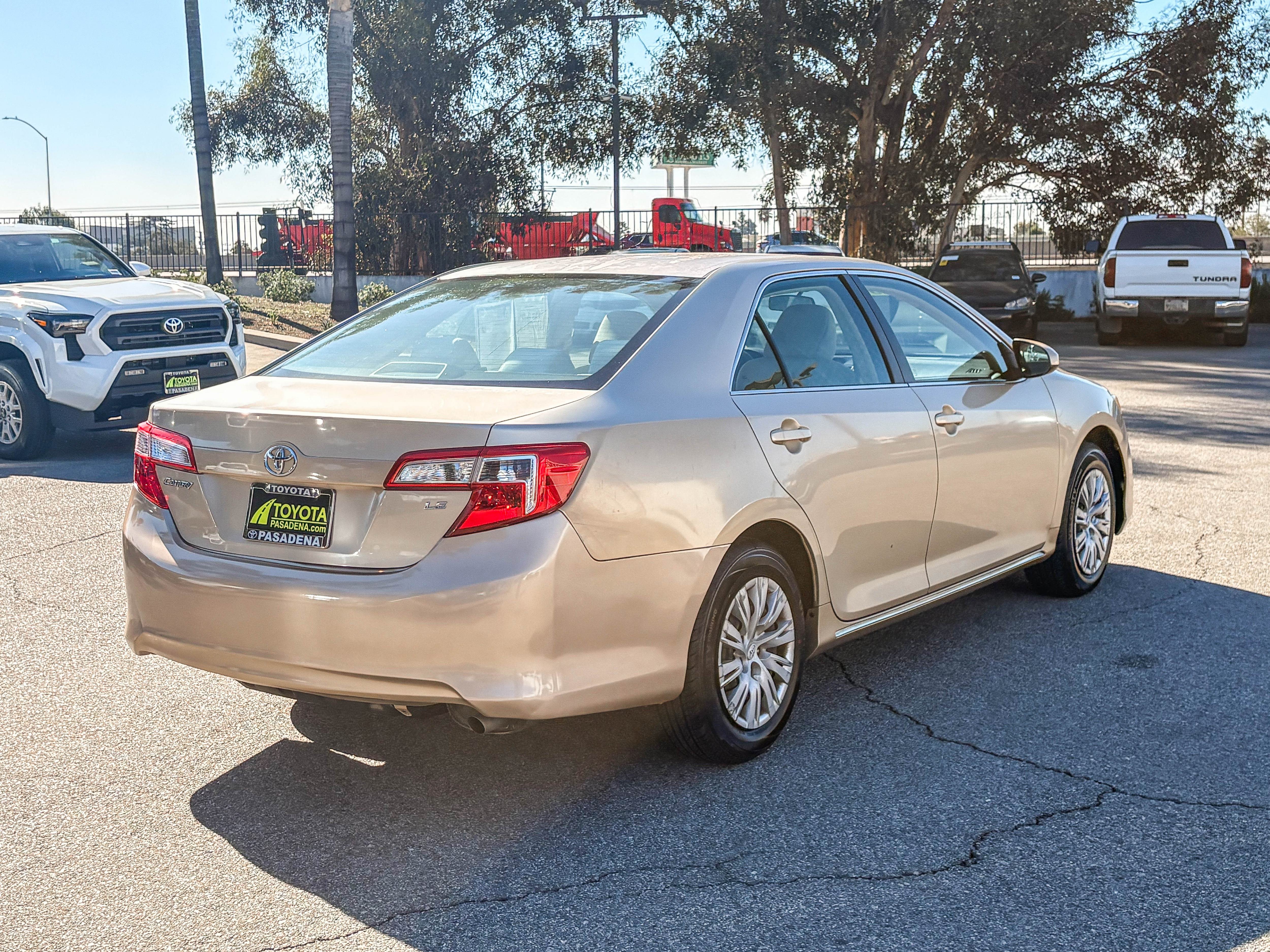 Used 2012 Toyota Camry LE FWD image 6