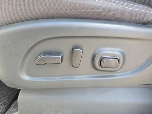 Used 2023 Nissan Titan SV w/ SV Convenience Package RWD image 21