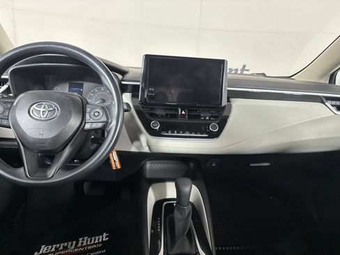 Used 2025 Toyota Corolla LE FWD image 24