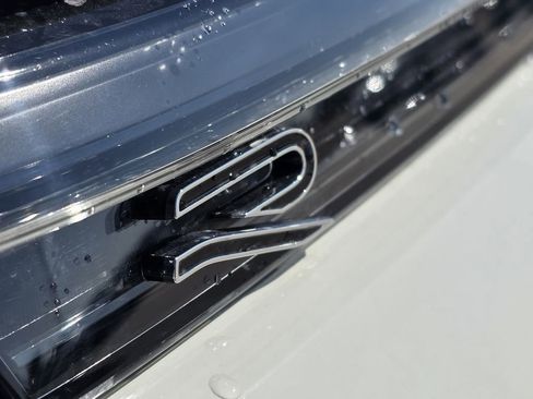 New 2026 Volkswagen Tiguan SE R-Line FWD image 9