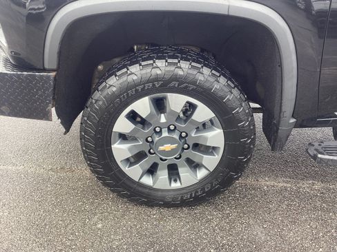 Used 2021 Chevrolet Silverado 2500 LT w/ Convenience Package AWD/4WD image 9