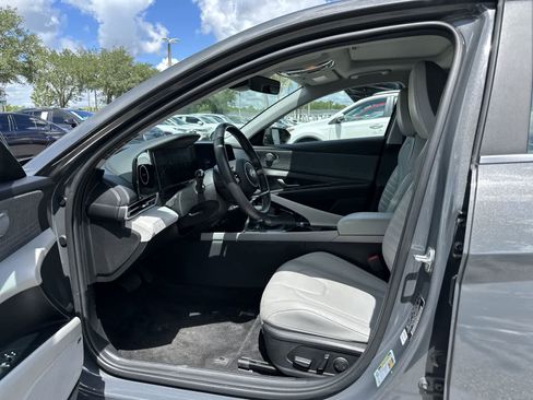 Used 2024 Hyundai Elantra Limited FWD image 2
