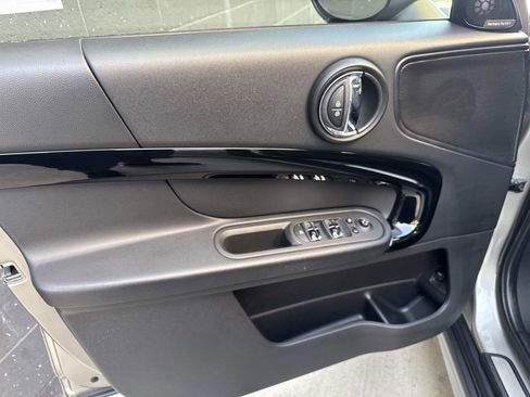 Used 2019 MINI Cooper Countryman w/ Premium Package image 13