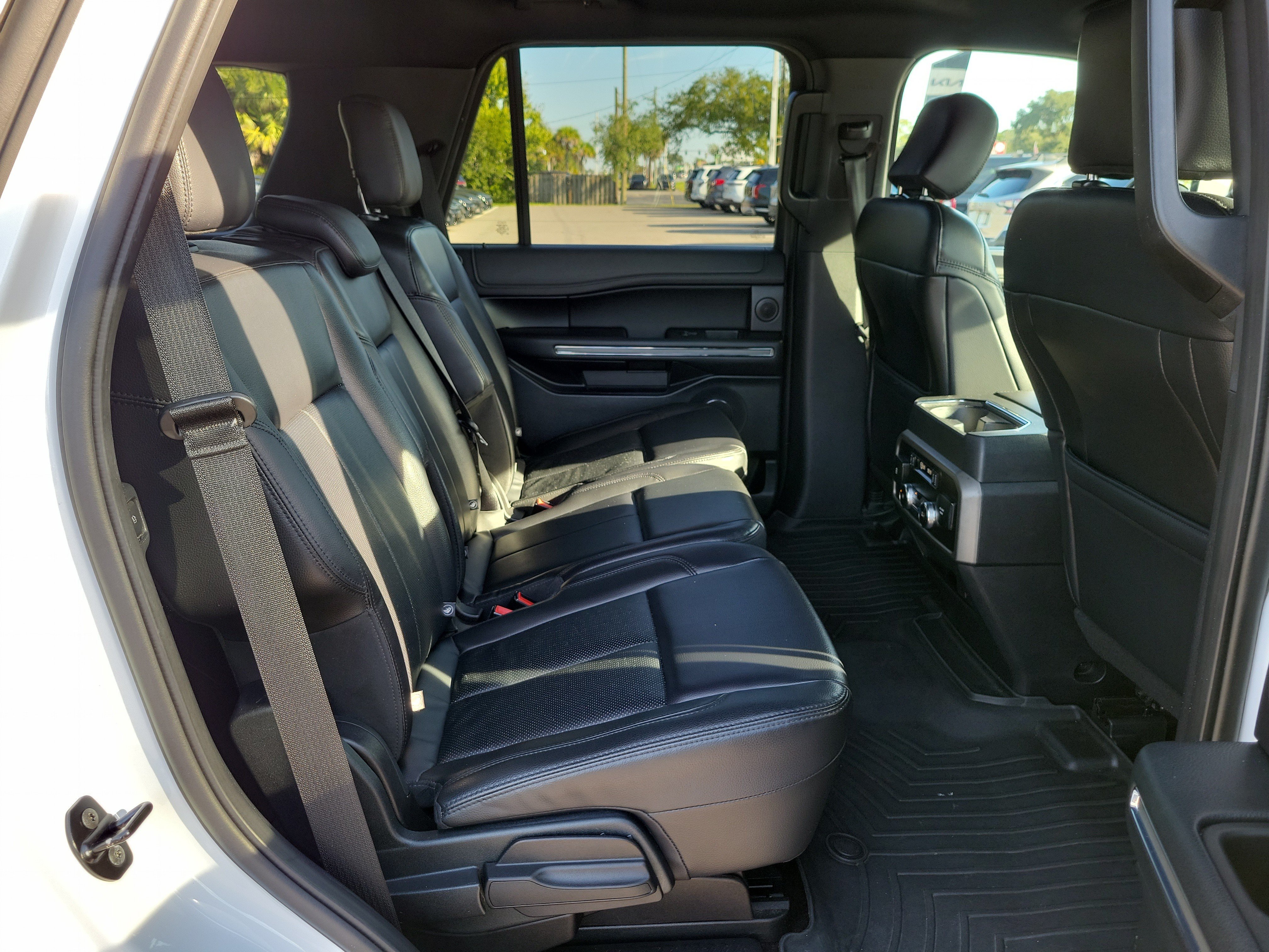 Used 2019 Ford Expedition XLT w/ Equipment Group 202A RWD image 12