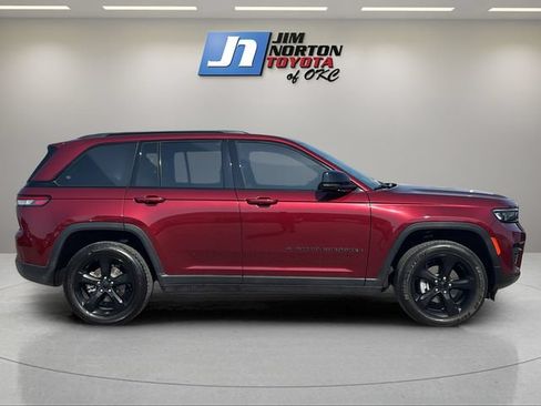 Used 2023 Jeep Grand Cherokee Altitude AWD/4WD image 4