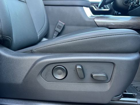 Used 2025 Chevrolet Silverado 2500 LTZ w/ LTZ Plus Package image 23