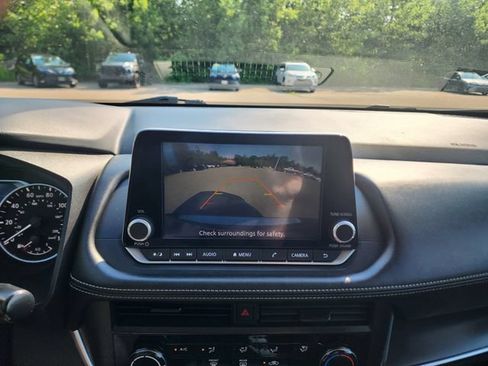 Used 2024 Nissan Rogue S AWD/4WD image 25