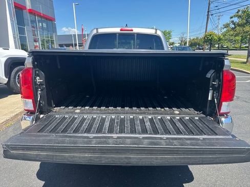 Used 2017 Toyota Tacoma SR5 w/ Tow Package AWD/4WD image 26
