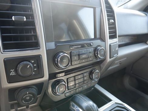 Used 2018 Ford F150 Lariat image 35