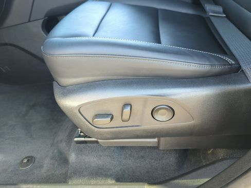 Used 2024 GMC Acadia Elevation image 14