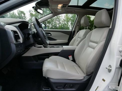 Used 2023 Nissan Rogue SL AWD/4WD image 13