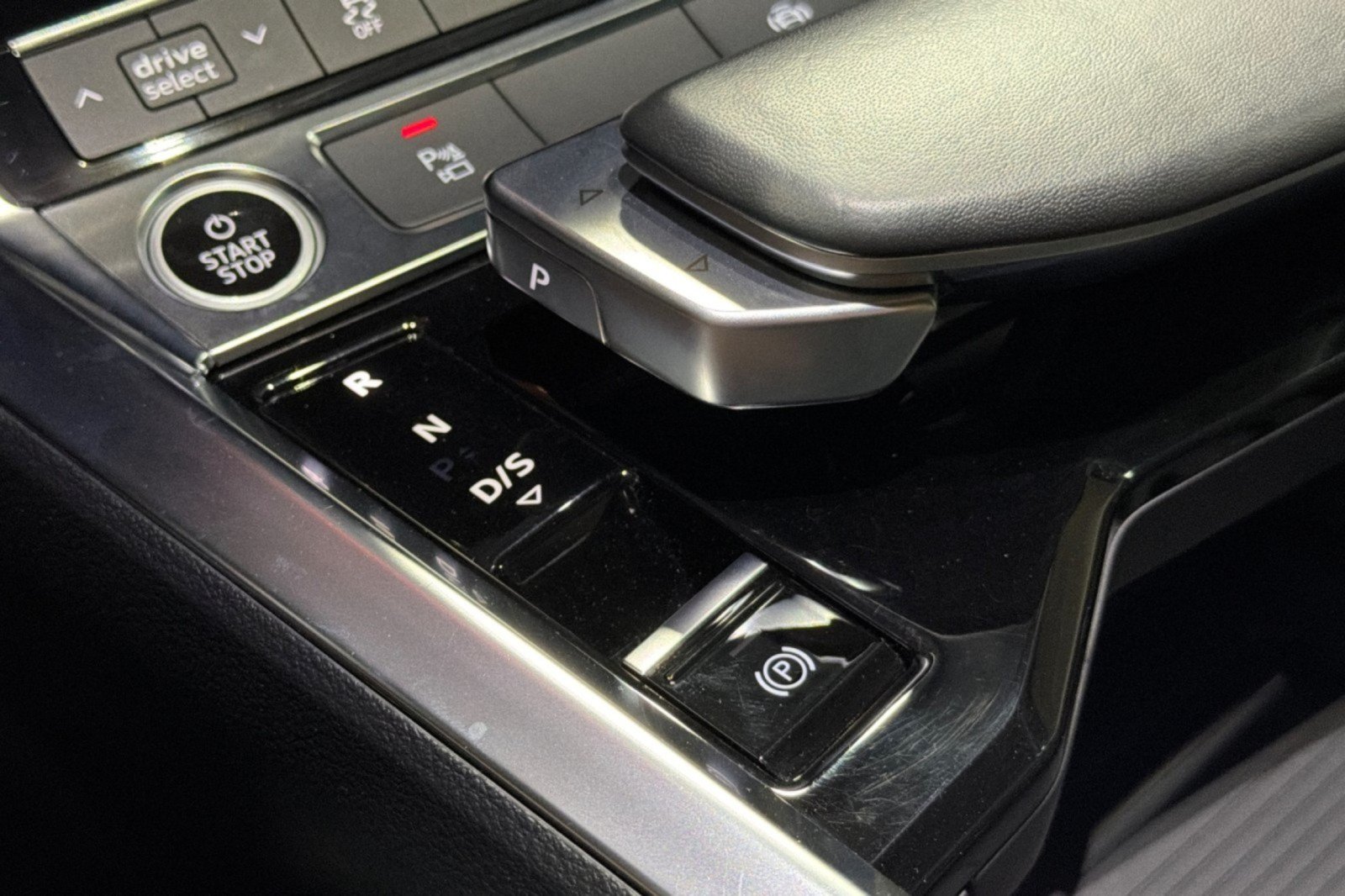 Used 2024 Audi Q8 e-tron Premium AWD/4WD image 19