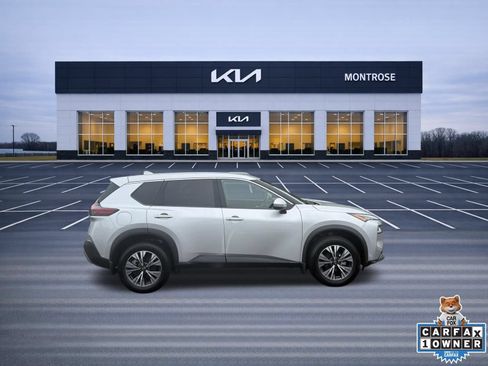 Used 2023 Nissan Rogue SV AWD/4WD image 4