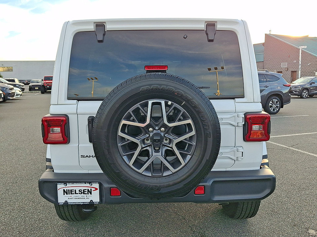 Used 2026 Jeep Wrangler Unlimited Sahara AWD/4WD image 29
