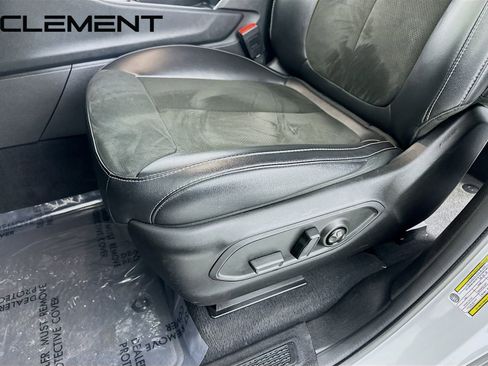 Used 2023 Jeep Grand Cherokee L Laredo image 28