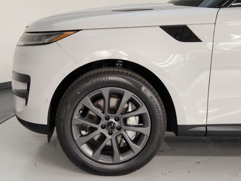 Used 2026 Land Rover Range Rover Sport SE image 11