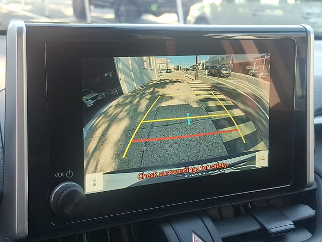 Used 2025 Toyota RAV4 XLE AWD/4WD image 18
