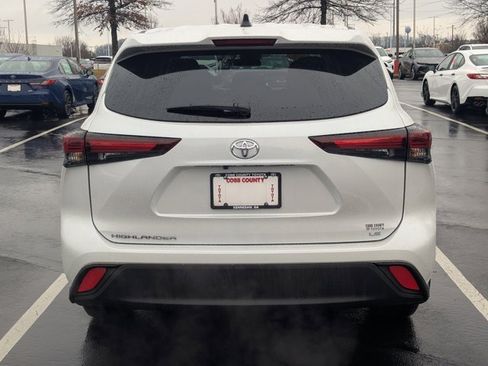 Used 2024 Toyota Highlander LE image 6
