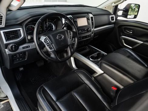 Used 2018 Nissan Titan PRO-4X w/ Pro-4x Convenience Package AWD/4WD image 2