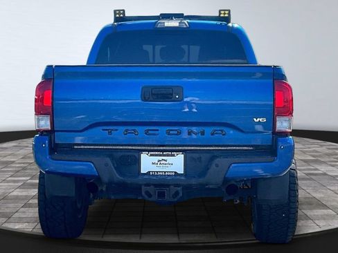 Used 2017 Toyota Tacoma TRD Sport w/ Premium & Technology Package AWD/4WD image 4