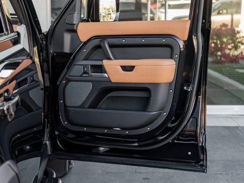 Used 2020 Land Rover Defender 110 X image 25