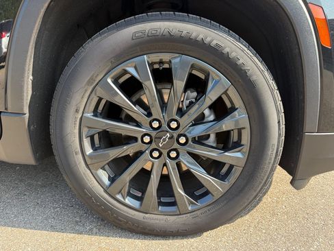 Used 2023 Chevrolet Traverse RS w/ LPO, Floor Liner Package AWD/4WD image 10