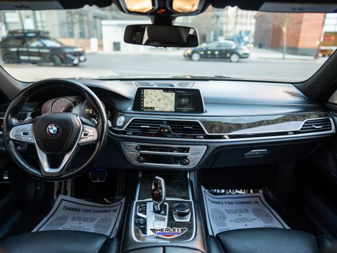 Used 2019 BMW 750i xDrive w/ Executive Package image 14