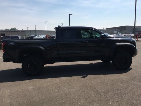 Used 2024 Toyota Tacoma TRD Off-Road AWD/4WD image 7